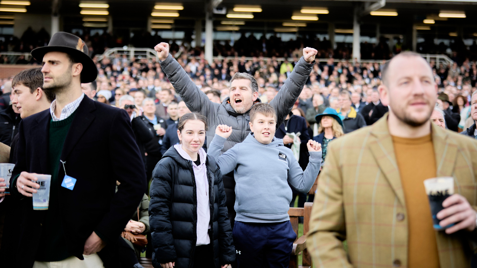 10000 Fans Enjoys 2024 Coral Challow Hurdle Day